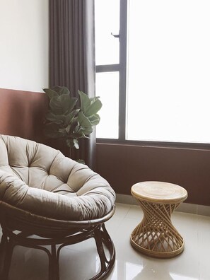 Design dubbelrum | Vardagsrum | 32-tums platt-tv med premiumkanaler och tv
