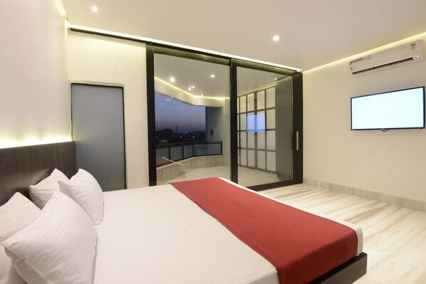 Honeymoon Studio Suite, 1 Katil Raja (King), Garden View | Peti besi dalam bilik, kalis bunyi, seterika/papan seterika 
