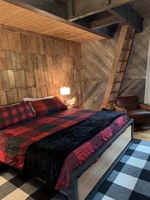 Exclusive Room, Multiple Beds | 1 bedroom, Select Comfort beds, free WiFi, bed sheets - East Bank on Mill Creek (Maple Hill)