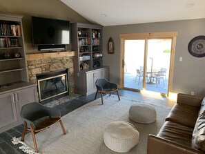 Lobby - East Bank on Mill Creek (Maple Hill)