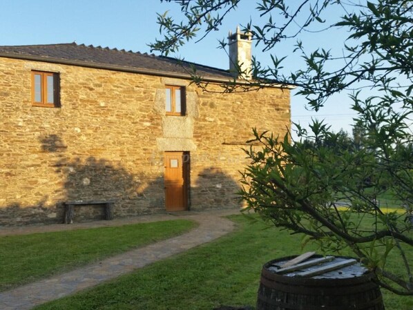 المنشأة من الخارج