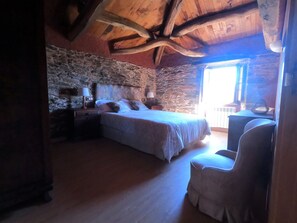 4 عدّة غرف نوم وسرير سفر وواي فاي مجانًا وملاءات أسرّة