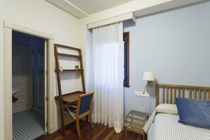 Blackout curtains, free cots/infant beds, free WiFi, bed sheets - Hospederia San Jose Monasterio de Santa Clara Derio (Derio)