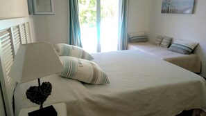 4 bedrooms, iron/ironing board, travel crib, WiFi - Recent luxury villa in charming village near Porto-Vecchio (Conca)