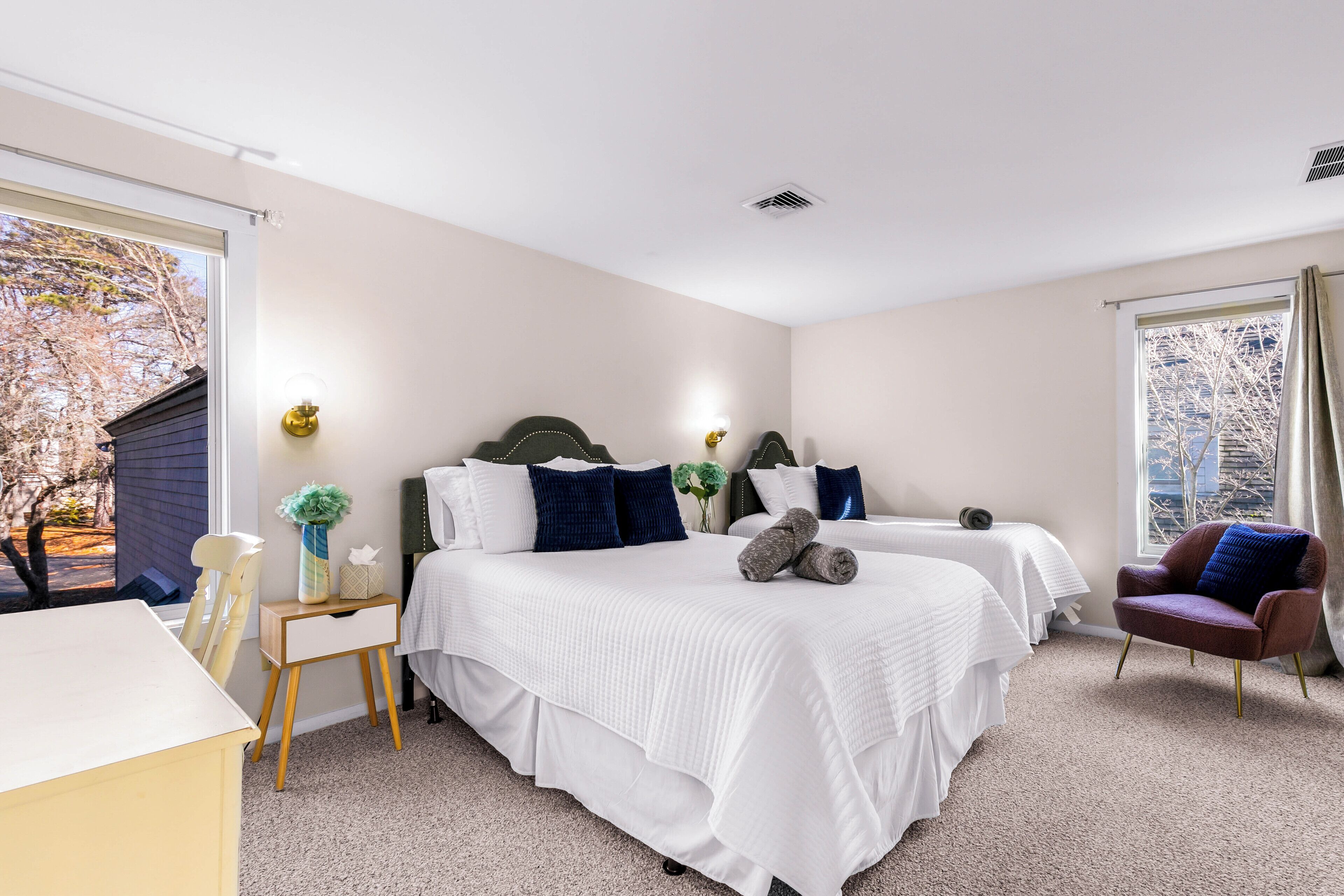 2 bedrooms, iron/ironing board, WiFi, bed sheets