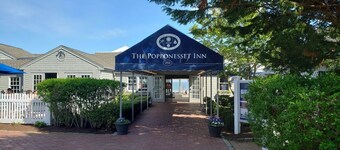 Sleeps 6 @ New Seabury w/ Pool - All Season Modern Condo!