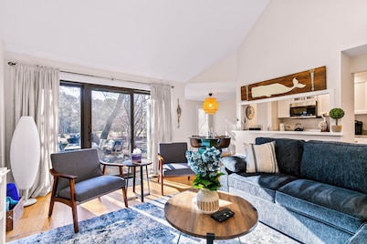 Sleeps 6 @ New Seabury w/ Pool - All Season Modern Condo!