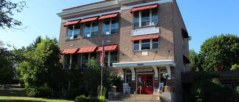 Façana frontal de l'allotjament