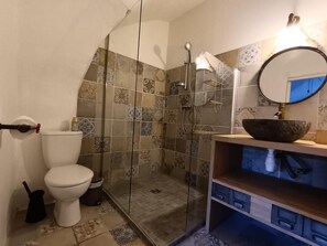 A bathroom with a toilet, shower enclosure, and a sink with a mirror. - "The timeless": The Lodge near the Cèze. (Saint-André-de-Roquepertuis)