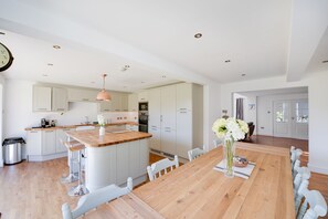 Dining - Luxury New Forest 5 Bed Sleeps 12 (Lymington)