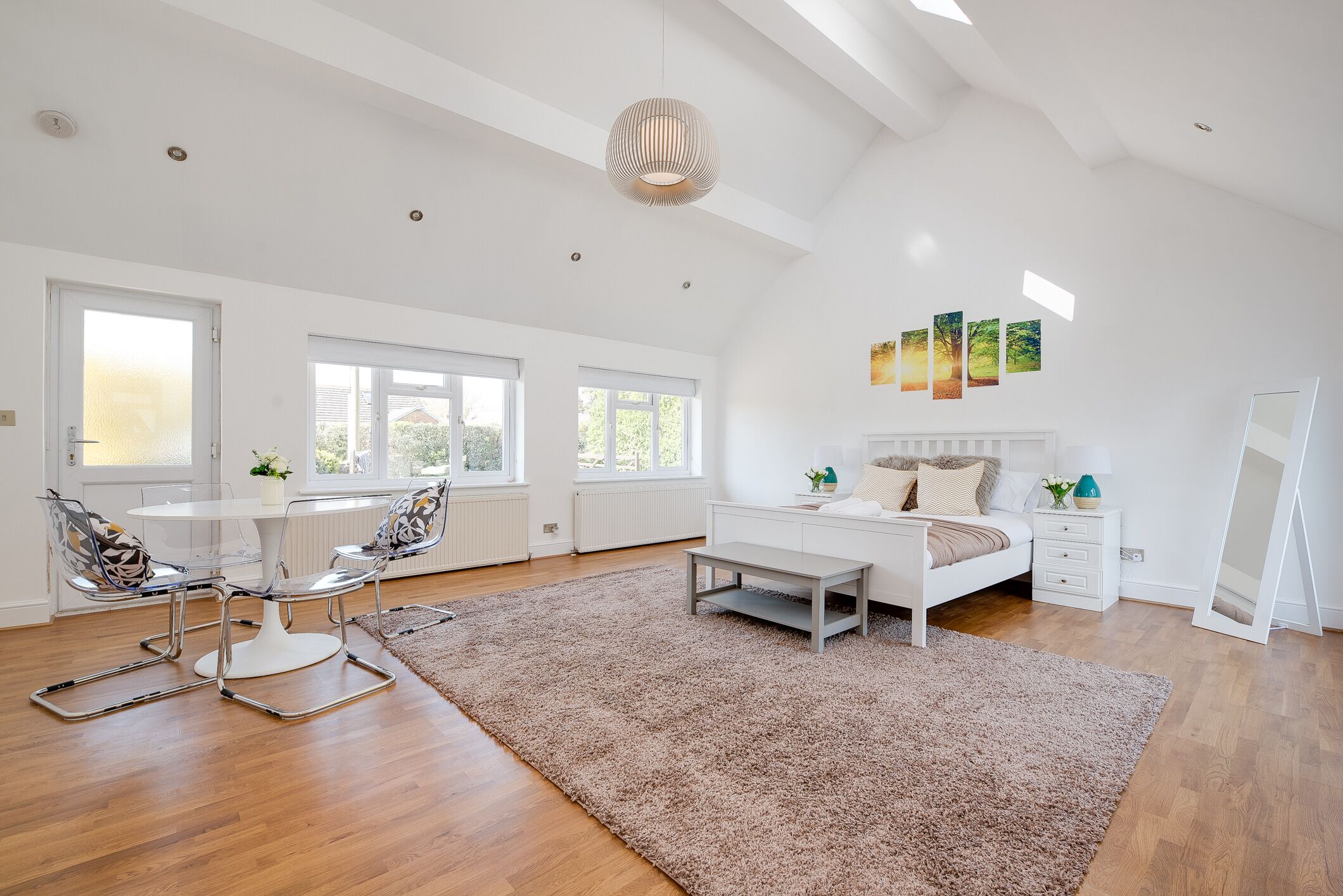 5 bedrooms, iron/ironing board, WiFi, bed sheets