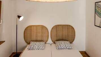 2 habitaciones, escritorio, tabla de planchar con plancha y wifi gratis