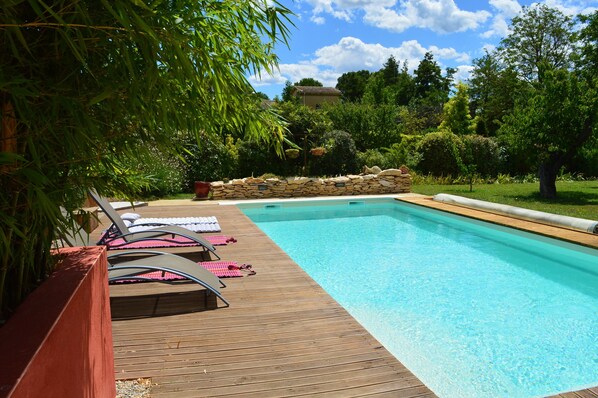 Outdoor pool, a heated pool - In the heart of cicadas and vineyards (Saint-Laurent-des-Arbres)