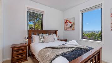 3 bedrooms, travel cot, free WiFi, bed sheets