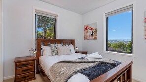 3 bedrooms, travel crib, free WiFi, bed sheets