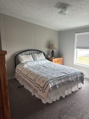 3 bedrooms, WiFi, bed sheets - Lake Winnebago Vacation Rentals (Neenah)