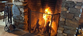 Maalaismainen Autenttinen Off-grid hirsimökki 15 minuutin päässä kuningaskunnan polkuja