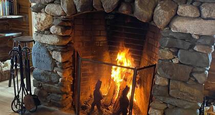 Rustic Authentic Off-grid Log Cabin 15 minutes from Kingdom Trails