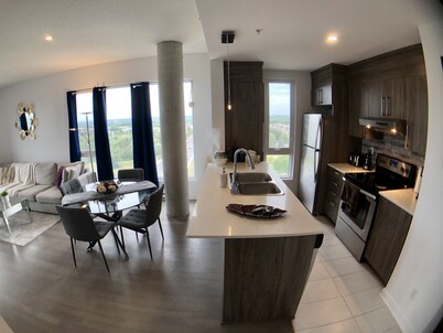 Stunning PENTHOUSE Top Floor 2 Bedrooms with breath taking view over Montreal / Laval