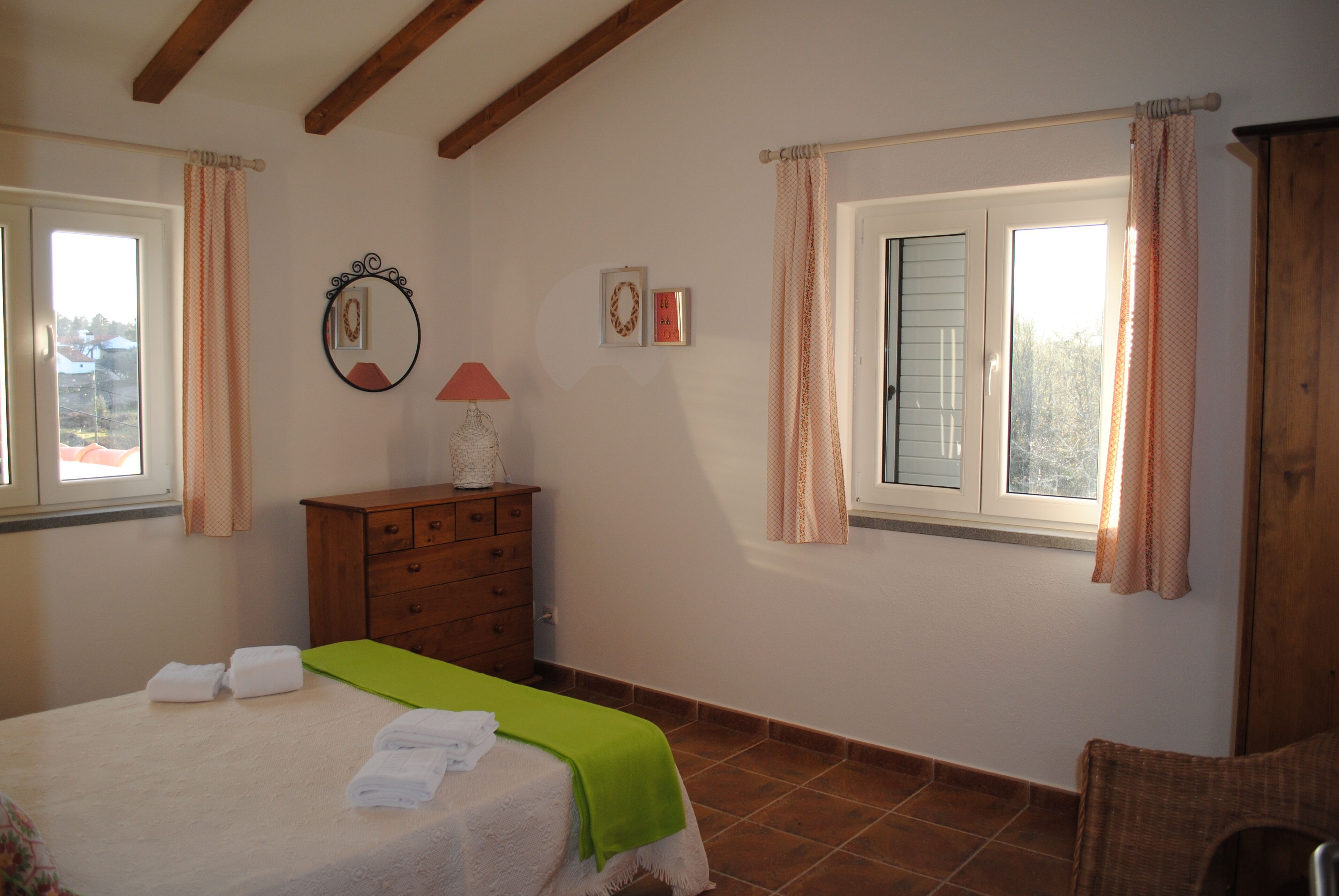 2 室のベッドルーム、アイロン / アイロン台、WiFi、ベッドシーツ