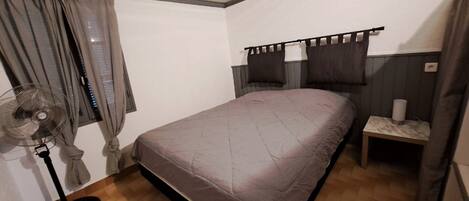 1 sovrum och sängkläder