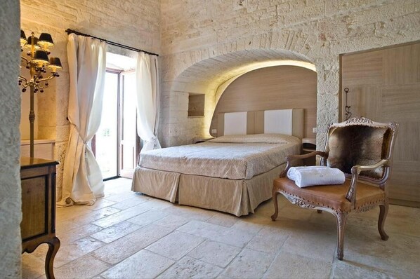 Minibar, caja de seguridad en la habitación y insonorización 