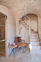 Dúplex superior, terraza | Minibar, caja fuerte, sistema de insonorización y camas supletorias