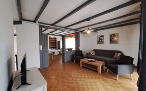 TV - Welcome to Filippi Furnished Bungalows! (Porto-Vecchio)