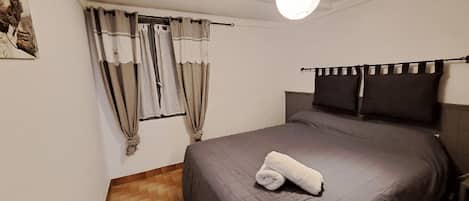 1 bedroom, bed sheets