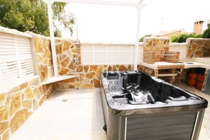 Bain à remous extérieur