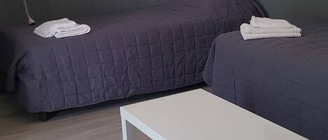 1 bedroom, bed sheets