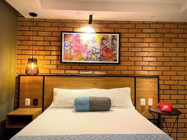 Coffres-forts dans les chambres, bureau, fer et planche à repasser