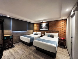 Caja de seguridad en la habitación y escritorio