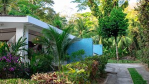 Property grounds - Beautiful Tropical Home with Private Beach (Teotepeque)