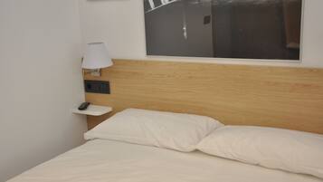 1 slaapkamer, een strijkplank/strijkijzer, gratis wifi, beddengoed