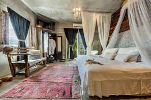 5 bedrooms, in-room safe, desk, iron/ironing board