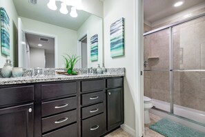 Bathroom - Windsor at Westside Exec Villas- 9035rs (Kissimmee)