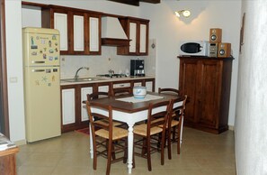 Fridge, stovetop, electric kettle - L'Antica Torre Caralis Holiday (Cagliari)