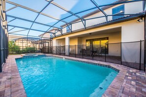 Talo, useita sänkyjä | Sisäuima-allas | Ulkouima-allas