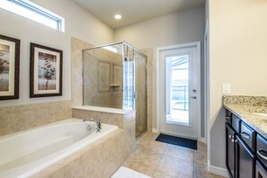 House, 6 Bedrooms | Bathroom