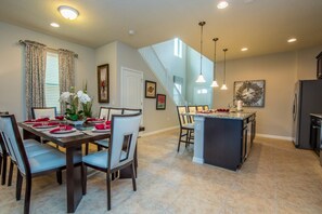 Talo, 6 makuuhuonetta | Ruokailu omassa huoneessa