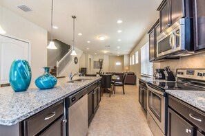 House, 5 Bedrooms | Private kitchen