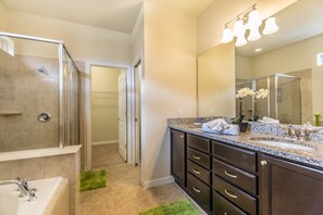 House, 5 Bedrooms | Bathroom