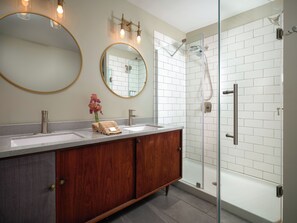 Combined shower/tub, eco-friendly toiletries, hair dryer, towels