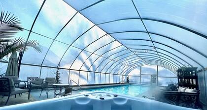 River's Edge on 30 Acres with Kayaks/Pool/Farm/River/Trails/Pets, near Beach