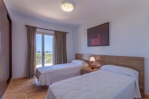 3 makuuhuonetta, silitysrauta/-lauta, vauvan matkasÀnky, Wi-Fi