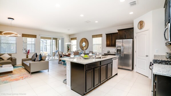 House, 5 Bedrooms | Private kitchen