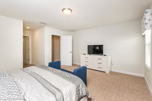 House, 6 Bedrooms | Television