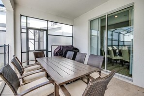 House, 6 Bedrooms | In-room dining