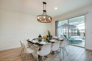 House, Multiple Beds | In-room dining